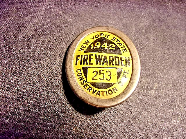 VINTAGE RARE 1942 NYS CONSERVATION DEPT FIRE WARDEN PINBACK BADGE