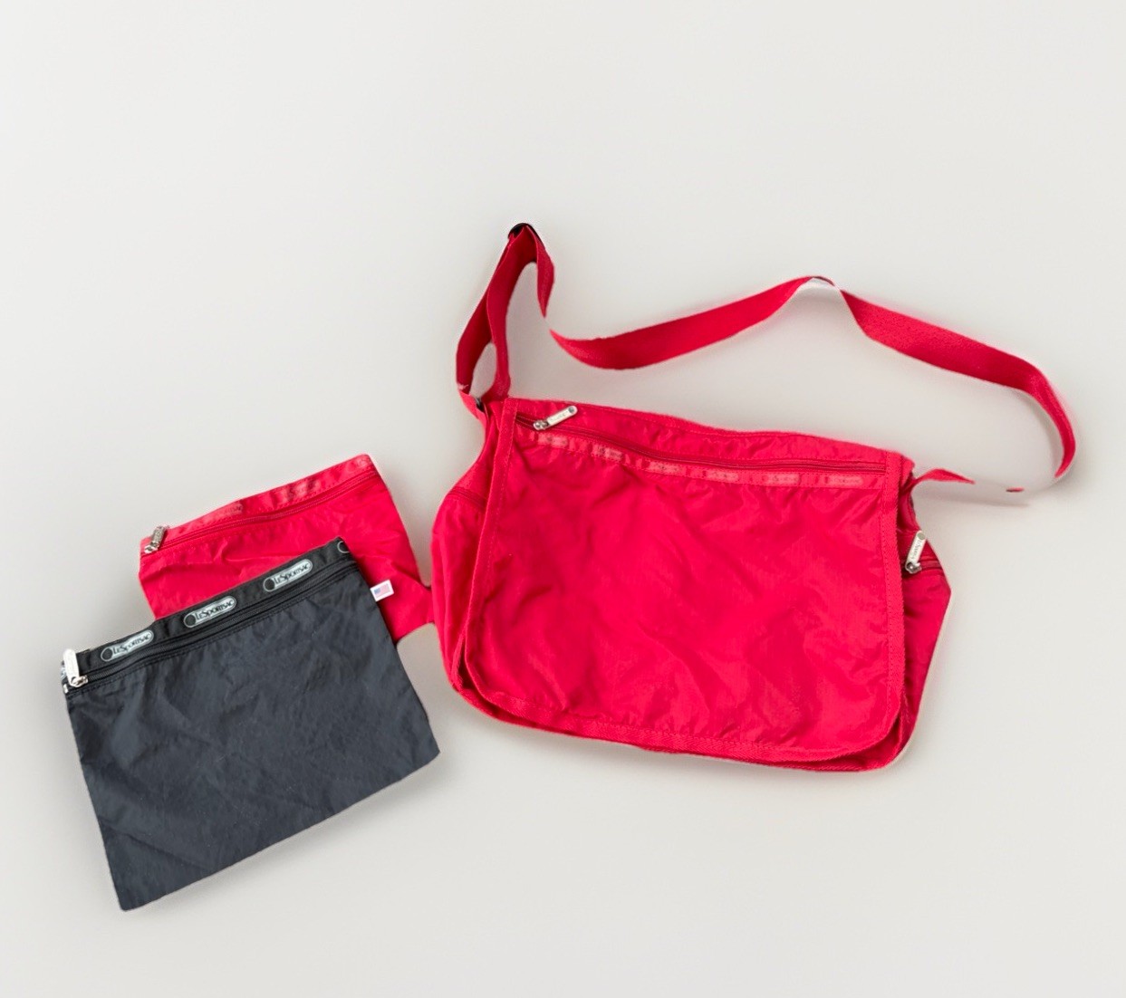 VTG LeSportsac Red Deluxe Everyday Messenger Bag 2 Zippered Pouches Set