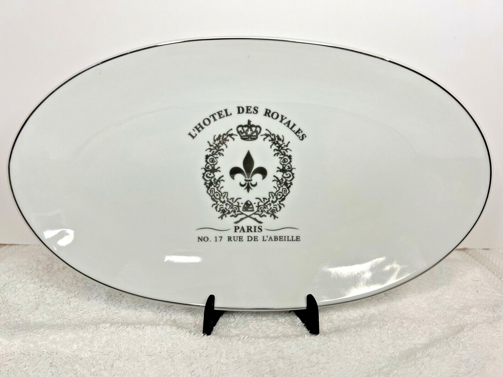 L\'Hôtel Des Royales Paris No. 17 Rue De L\' Abeille Vanity Dresser Dish