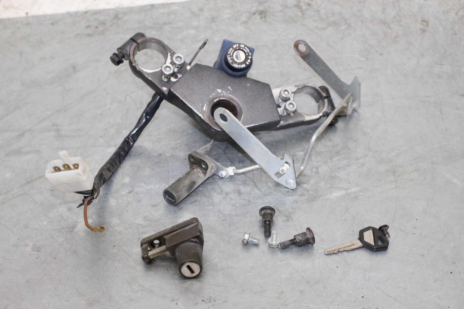 88-07 KAWASAKI NINJA 250R EX250 OEM TRIPLE TREE IGNITION LOCK SET KEY STARTER