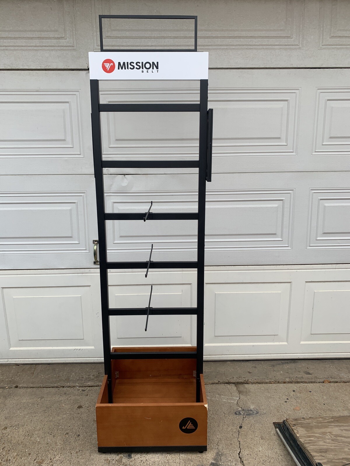 RETAIL STORE FIXTURE DISPLAY RACK TWO SIDED W/ ADJUSTABLE HOOKS WOODEN BASE NIB RETAIL STORE FIXTURE DISPLAY RACK TWO SIDED W/ ADJUSTABLE HOOKS WOODEN BASE NIB