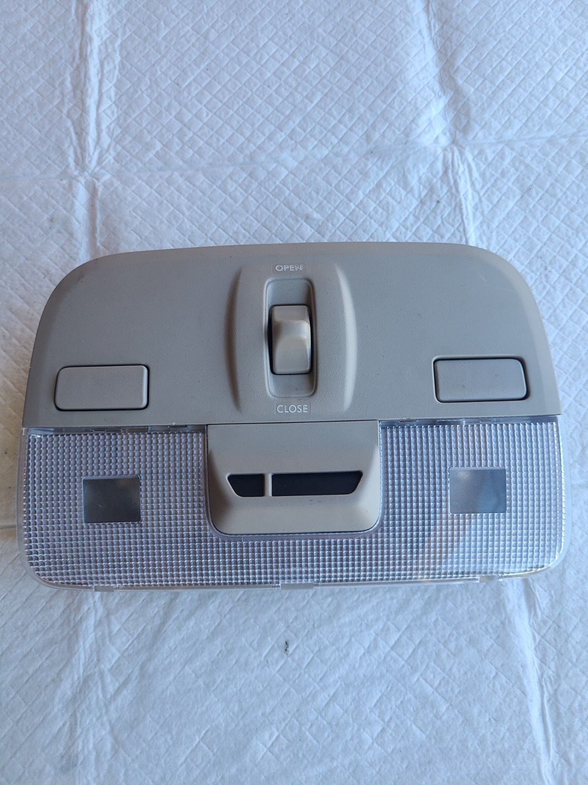 05 -09 Subaru Legacy & Outback Overhead Front Center Dome Light Console Sunroof 05 -09 Subaru Legacy & Outback Overhead Front Center Dome Light Console Sunroof
