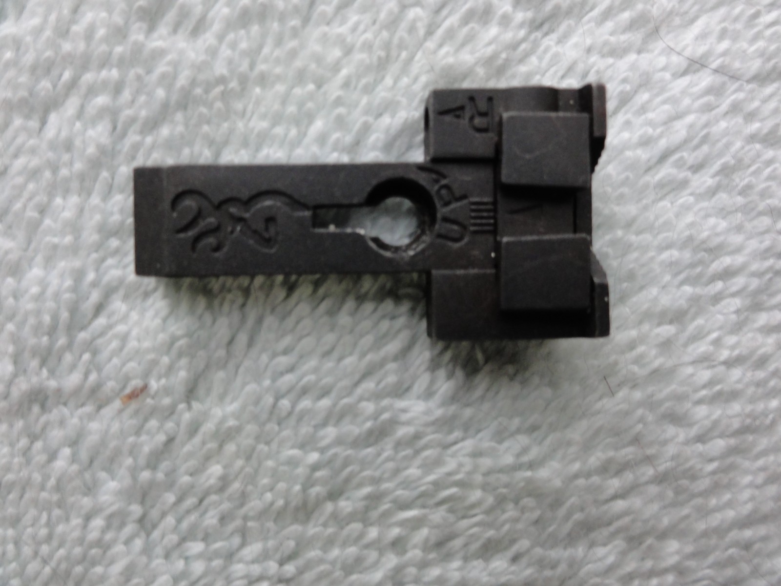 BROWNING BUCKMARK SIGHT SET FROM CAMPER MODEL. SCREWS NOT INCLUDED. BROWNING BUCKMARK SIGHT SET FROM CAMPER MODEL. SCREWS NOT INCLUDED.
