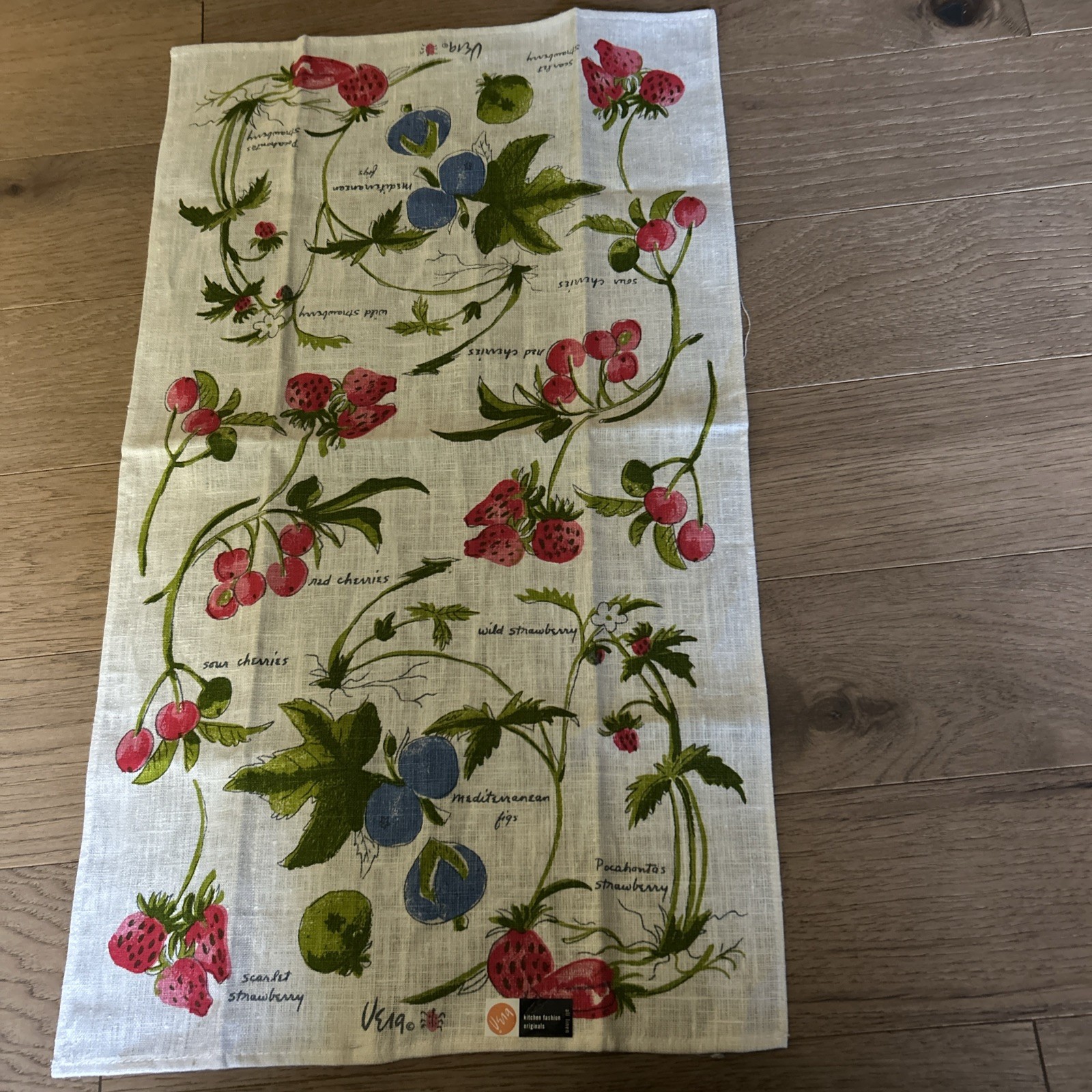 VTG MCM NWT Vera Neumann Linen Towel Fruit Cherries Strawberries Figs Kitchen VTG MCM NWT Vera Neumann Linen Towel Fruit Cherries Strawberries Figs Kitchen