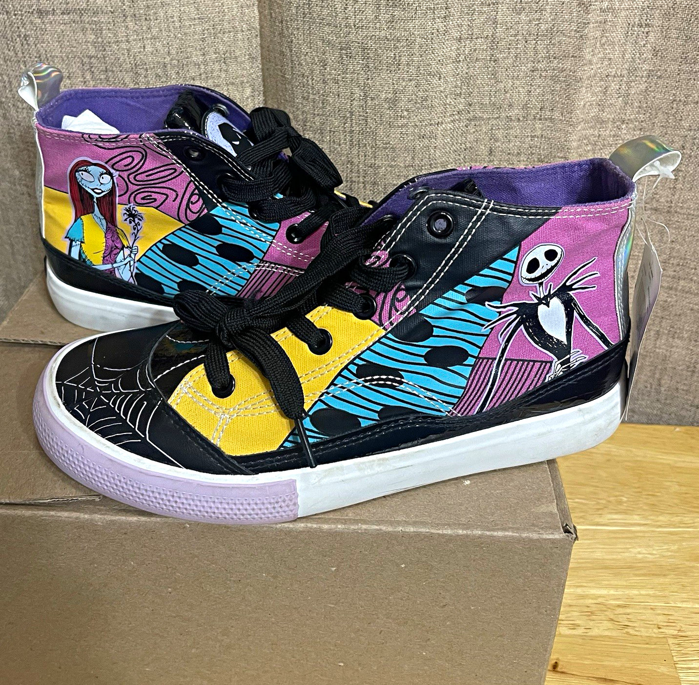 Disney/Ground Up Nightmare Before Christmas  Mid Top Sneakers NEW Size 7