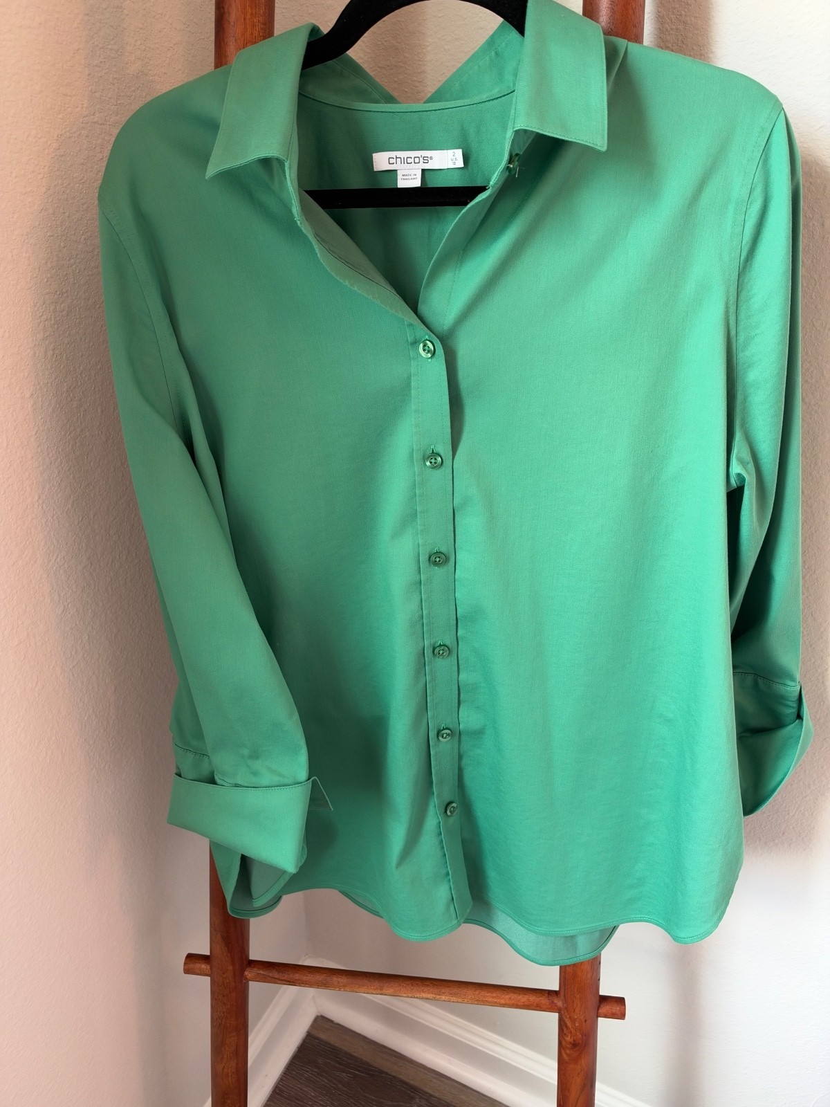 Chico\'s Women\'s Size 2 Green Button-Up Stretch Shirt with Long Sleeves and Colla Chico\'s Women\'s Size 2 Green Button-Up Stretch Shirt with Long Sleeves and Colla