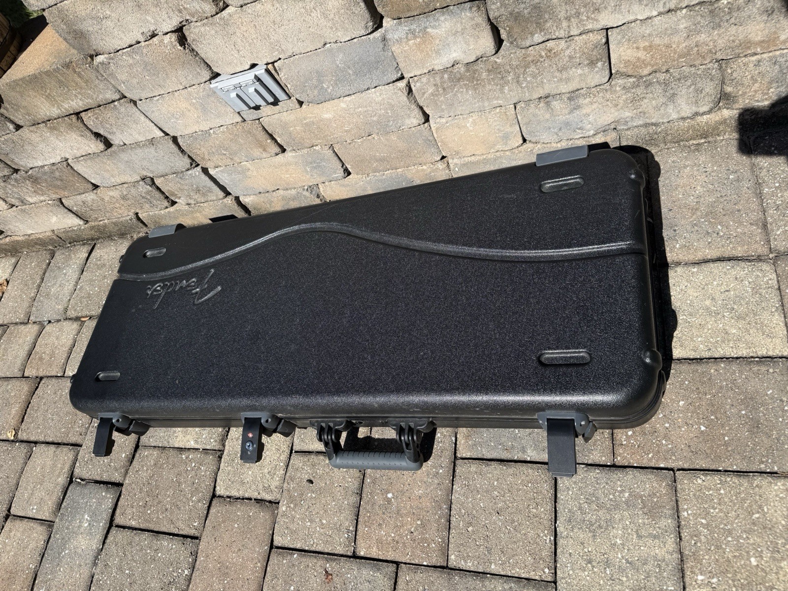 Used Fender Deluxe Molded Stratocaster Telecaster Hardshell Case Used Fender Deluxe Molded Stratocaster Telecaster Hardshell Case