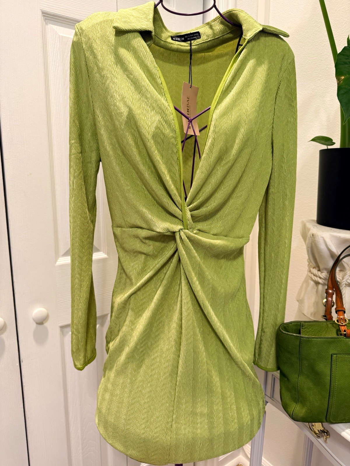 SHEIN Women’s Green Solid Collared Twist Front Long Sleeve Mini Dress L SHEIN Women’s Green Solid Collared Twist Front Long Sleeve Mini Dress L