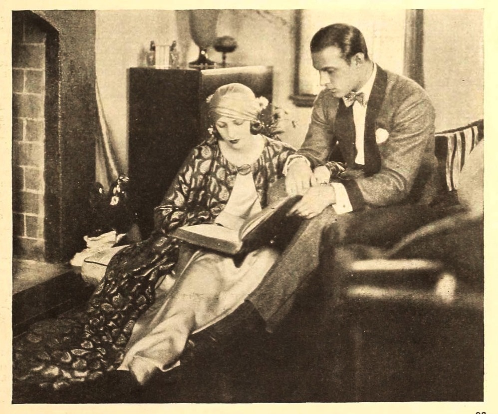 RUDOLPH VALENTINO at Home - 1920s Image 5 x 7 inch Reprint