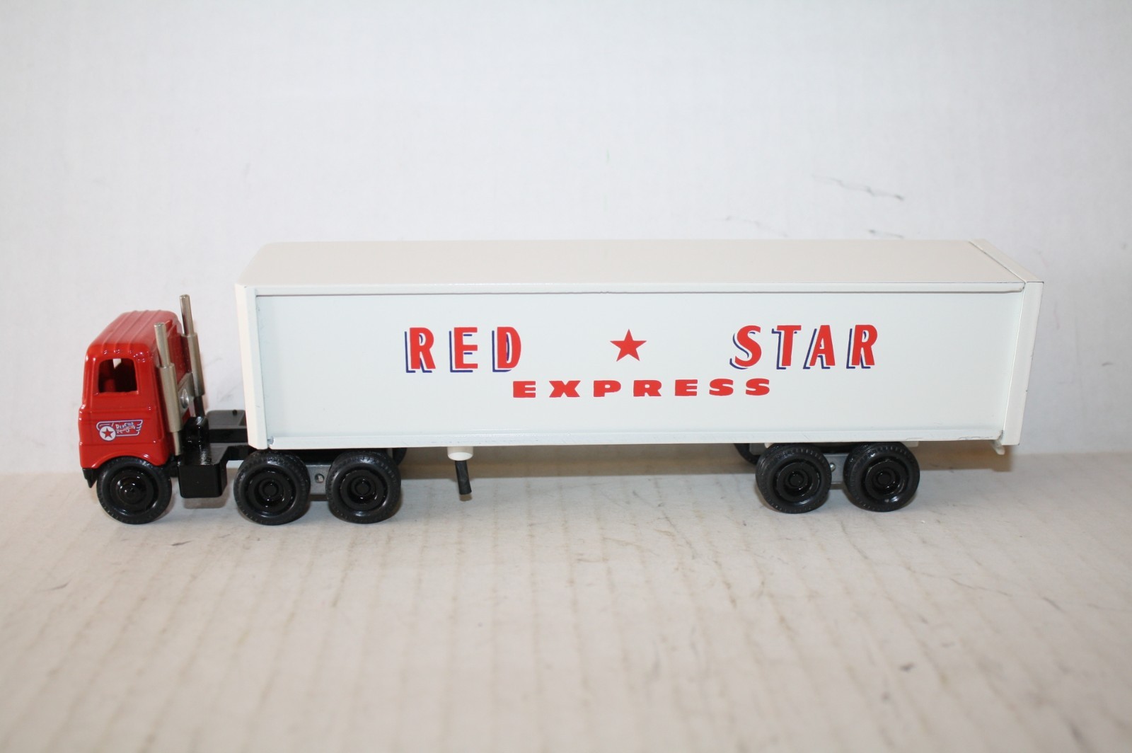 1987 WINROSS WHITE 5000 C.O.E. CAB WITH RED STAR TRAILER DIECAST-1/64-GOOD-BOX 1987 WINROSS WHITE 5000 C.O.E. CAB WITH RED STAR TRAILER DIECAST-1/64-GOOD-BOX