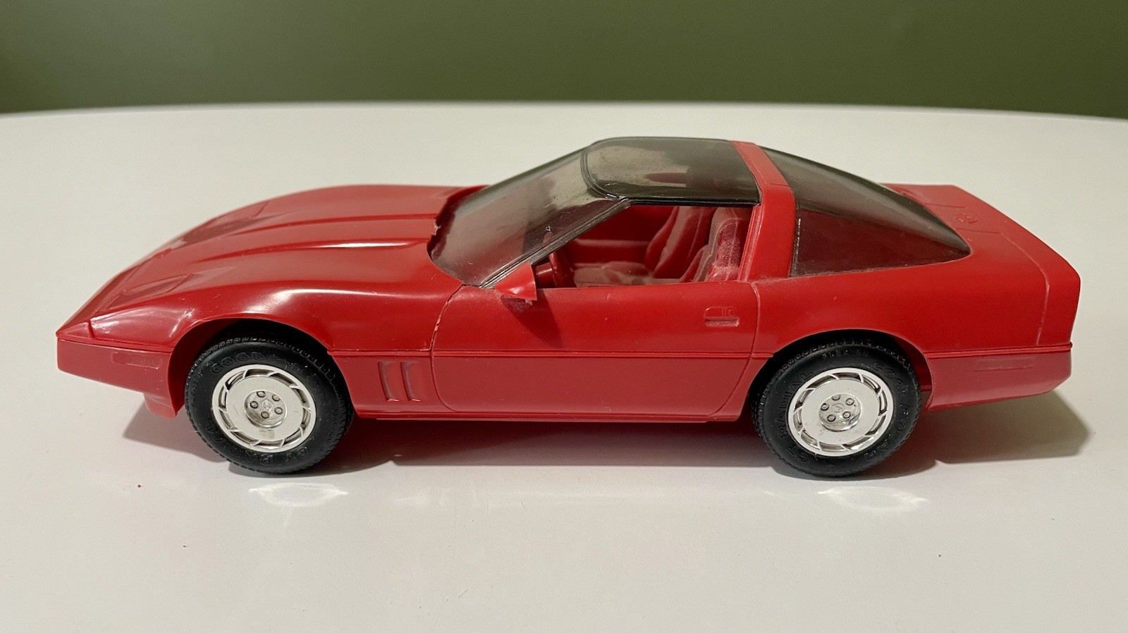 AMT Ertl 1990 Chevy Corvette ZR-1 Red 1:25 Scale Model Car MMI 2001 Open Hood
