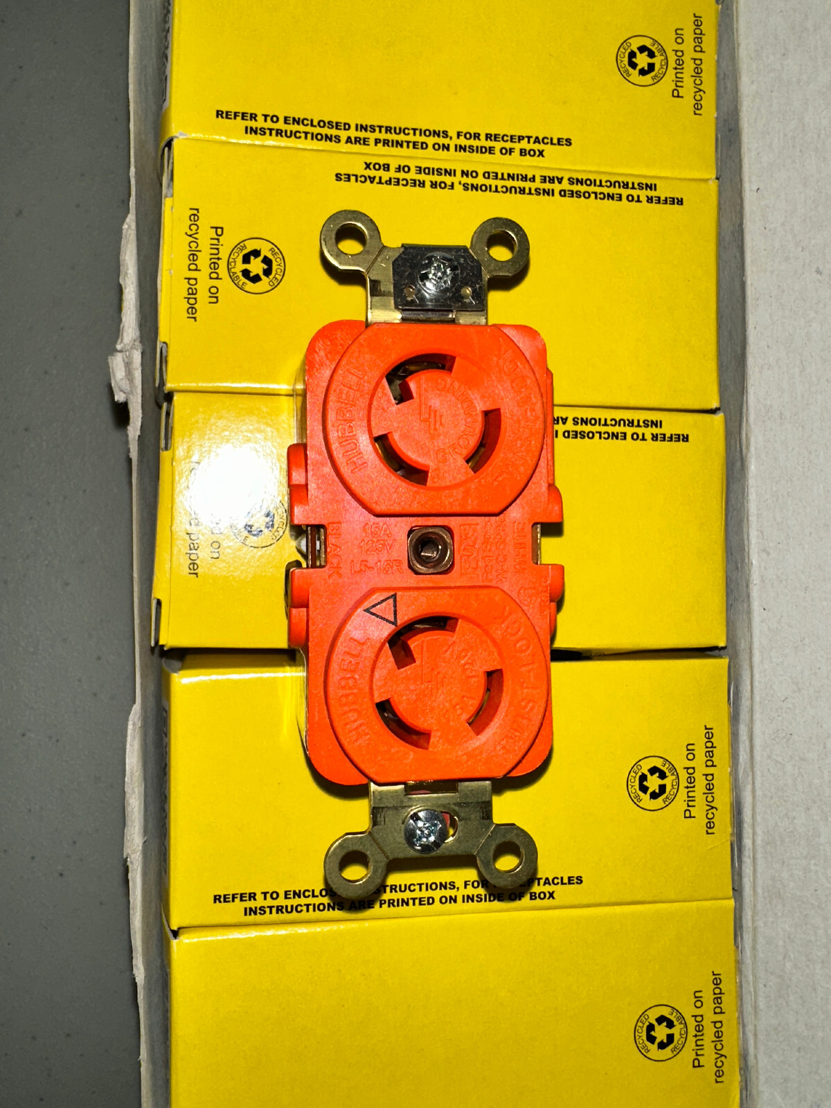 Hubbell/Leviton IG4700 Twist Lock Duplex Receptacle 15A 125V - LOT's of 10 unit Hubbell/Leviton IG4700 Twist Lock Duplex Receptacle 15A 125V - LOT's of 10 unit