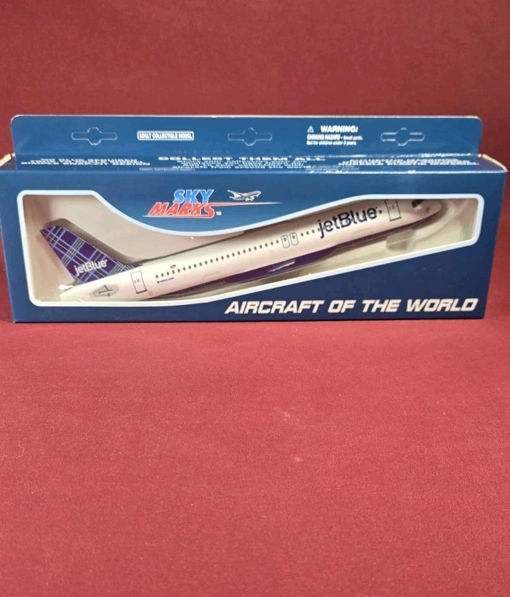 SkyMarks JetBlue SKR985 A320-200 - 1:150 - With Box SkyMarks JetBlue SKR985 A320-200 - 1:150 - With Box