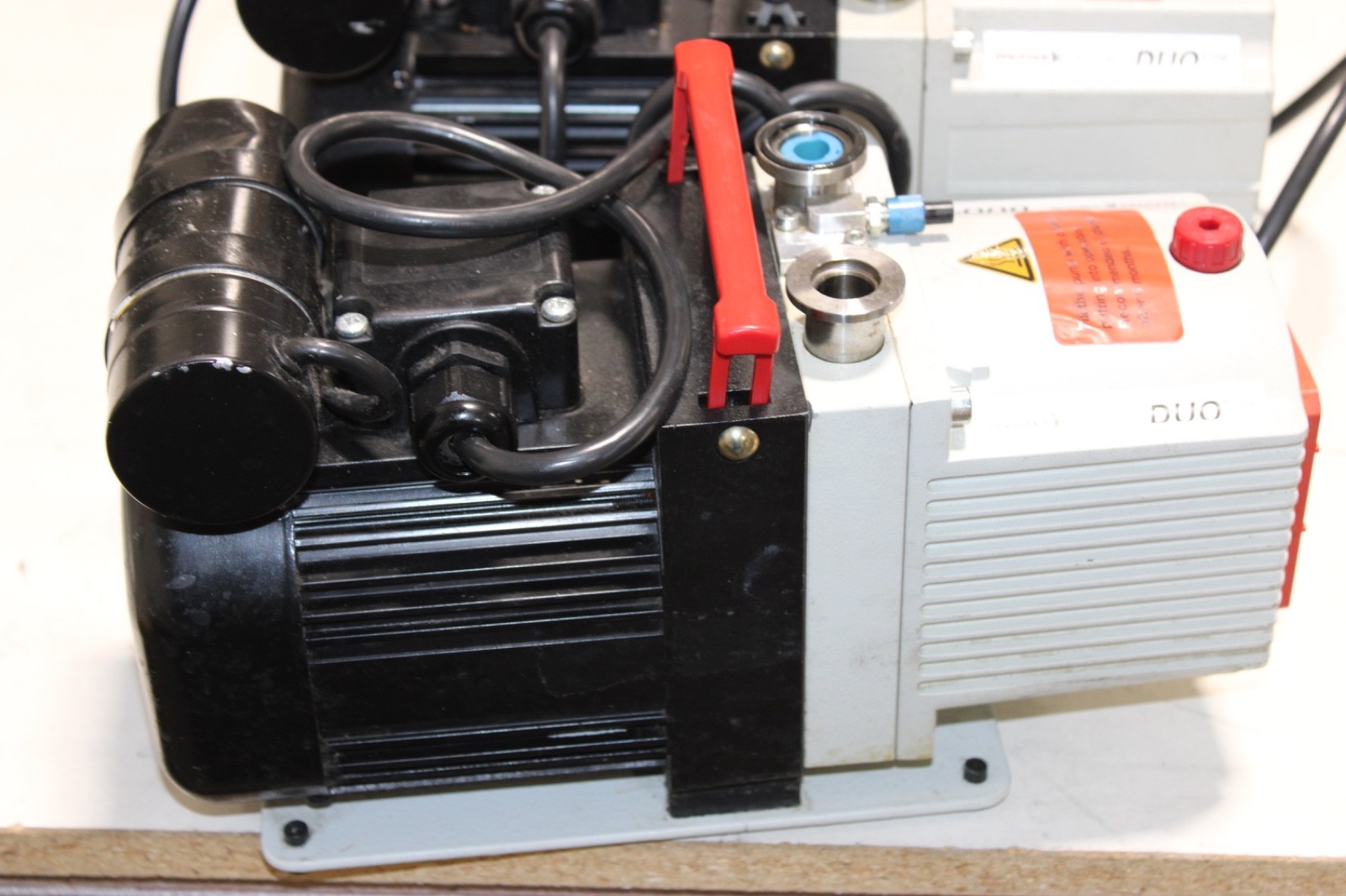 Pfeiffer DUO 2.5 Dual Stage Rotary Vane Vacuum Pump WORKING Pfeiffer DUO 2.5 Dual Stage Rotary Vane Vacuum Pump WORKING