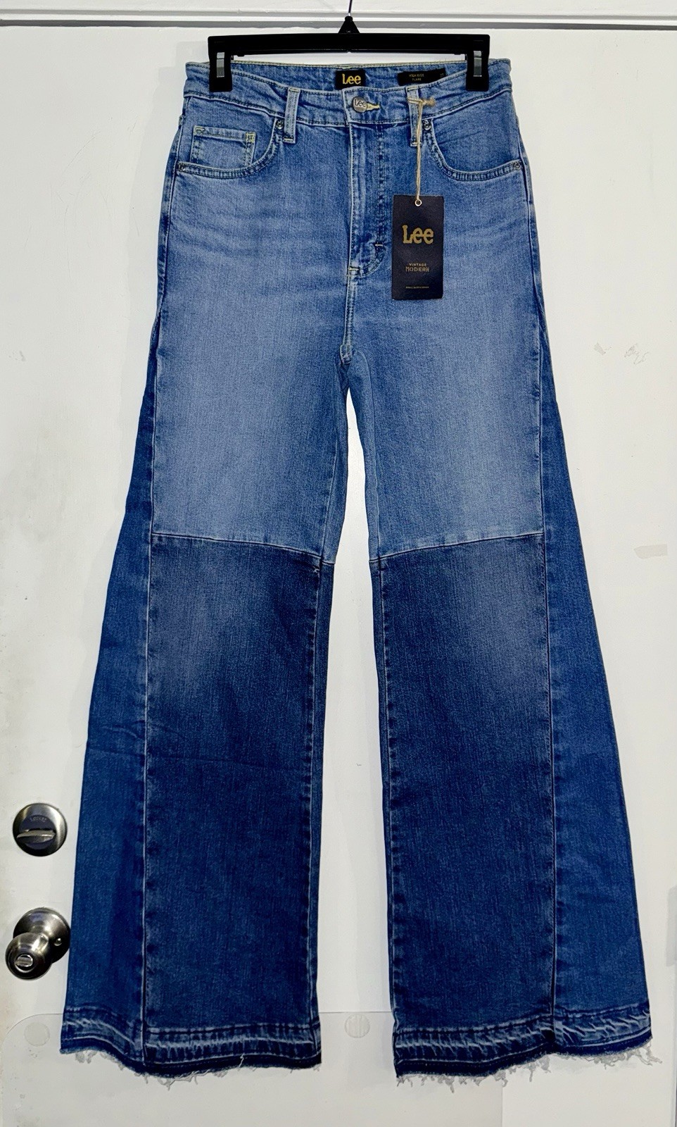 Lee High Rise Janet Flare Contrast Insert Jeans Women’s 27 * New * Sold Out Y2K Lee High Rise Janet Flare Contrast Insert Jeans Women’s 27 * New * Sold Out Y2K