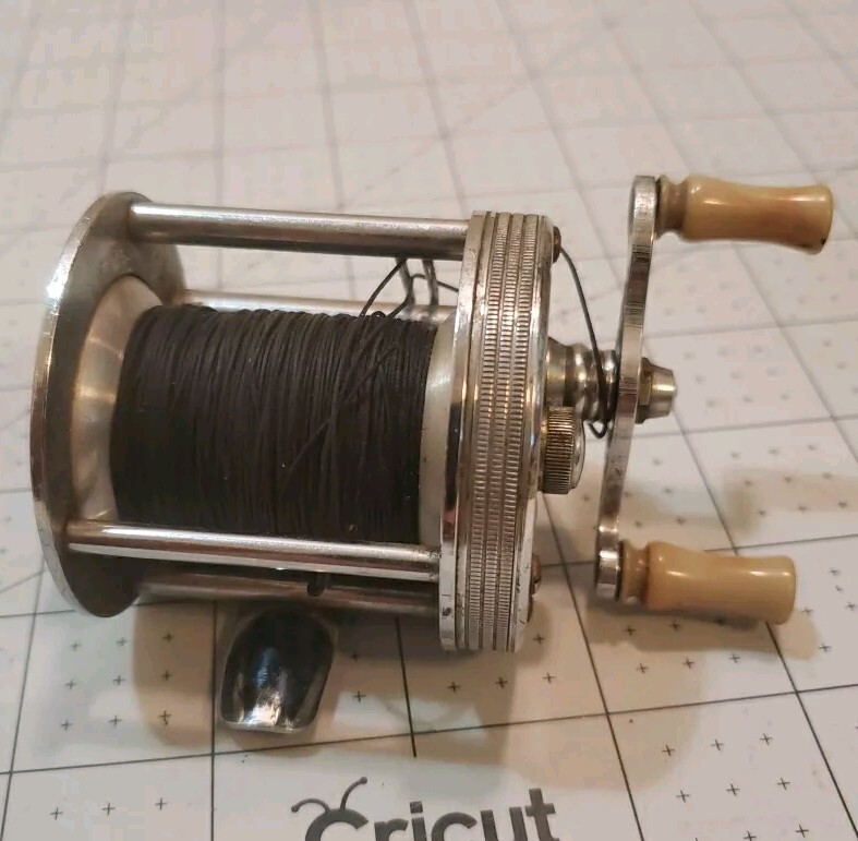 Bronson J.C. Higgins for Sears Roebuck & Co.No. 3104 Model No.46 Fishing Reel