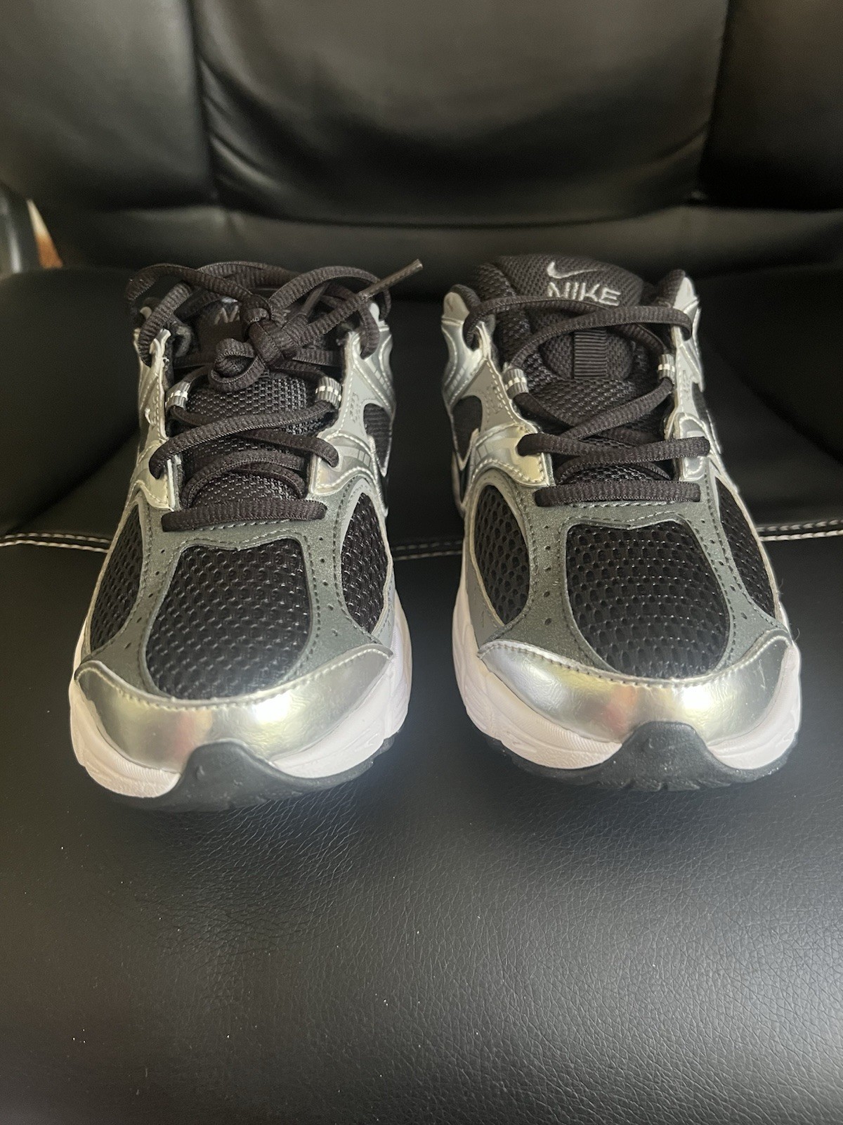 Nike V5 RNR Unisex Kids 5Y Low Top Mesh Lace-Up Sneakers Black/Silver Nike V5 RNR Unisex Kids 5Y Low Top Mesh Lace-Up Sneakers Black/Silver