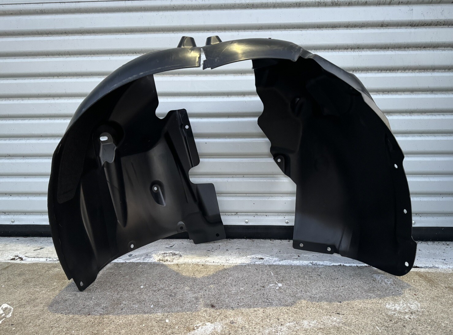 NEW OEM 2021-2023 TESLA MODEL S PLAID WHELL LINER RIGHT FRONT 1569757-00-C NEW OEM 2021-2023 TESLA MODEL S PLAID WHELL LINER RIGHT FRONT 1569757-00-C