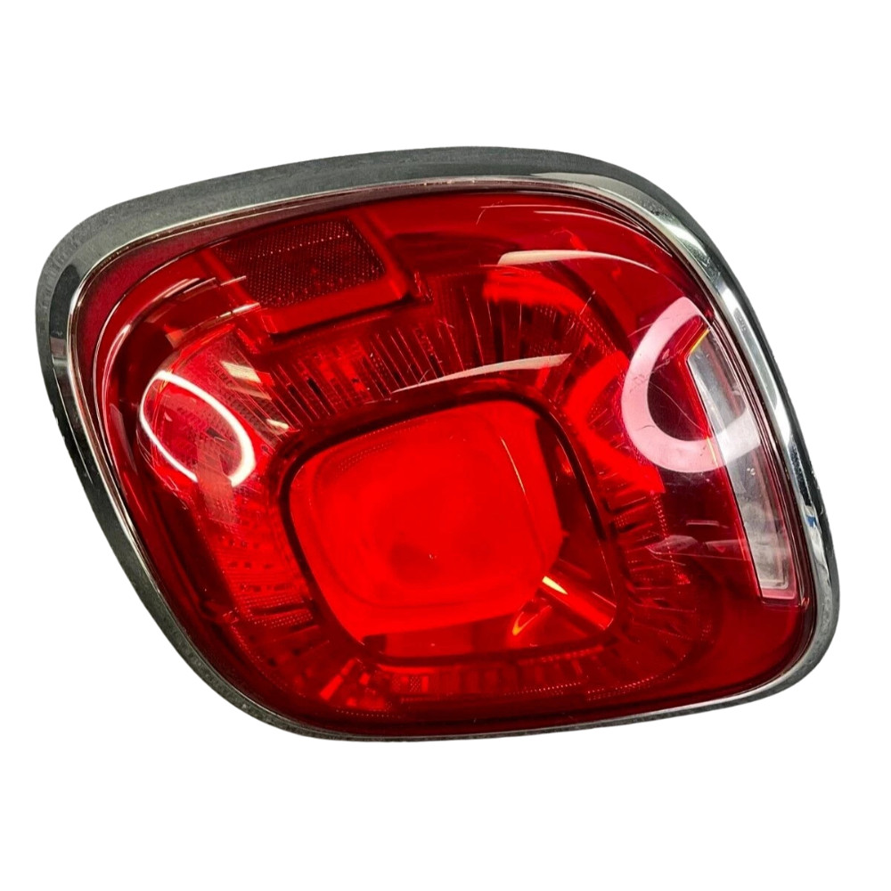 2016-2018 Fiat 500X Rear Right Passenger Side Tail Light OEM 51937412 Used