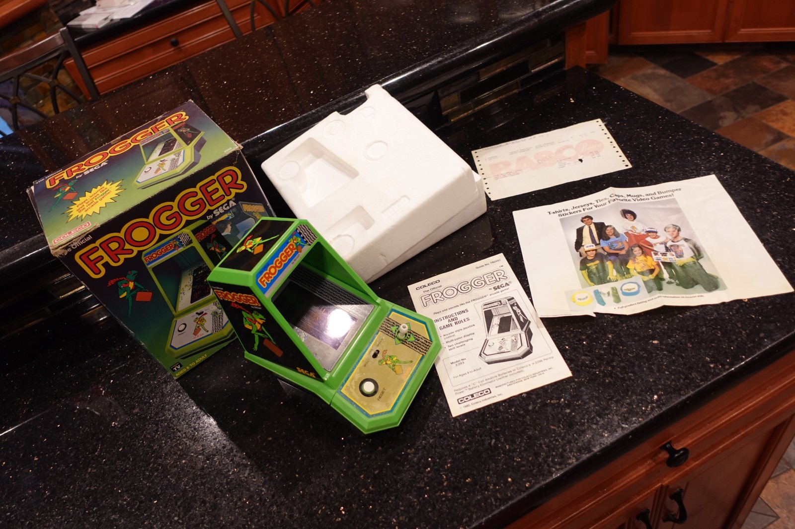 Vintage  COLECO FROGGER   Handheld Electronic Tabletop LED Video GAME  GORGEOUS