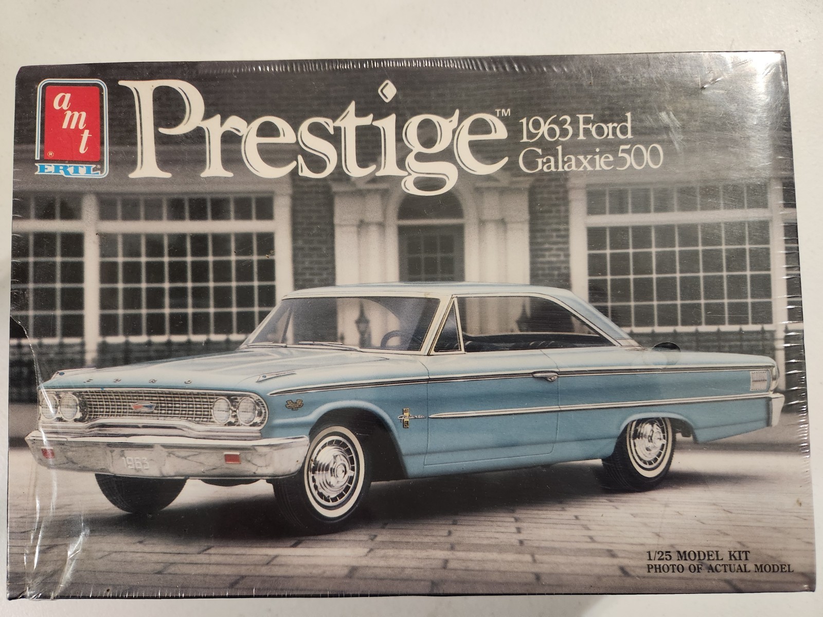 AMT Ertl Prestige 1963 Ford Galaxie 500 1:25 Scale Model Car Kit NEW