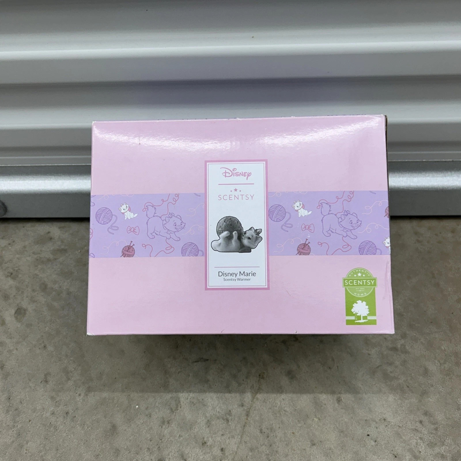 Scentsy-Disney\'s Aristocats- Disney Marie- New In Box-Element Wax Warmer