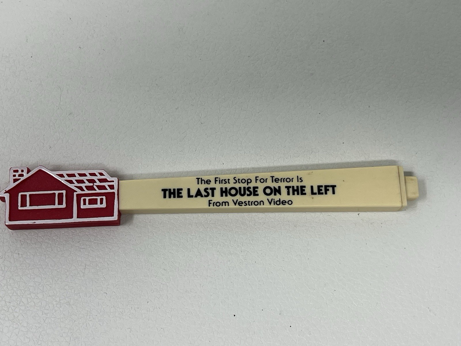 EXTREMELY RARE LAST HOUSE ON THE LEFT VESTRON VIDEO MOVIE PROMOTIONAL PEN EXTREMELY RARE LAST HOUSE ON THE LEFT VESTRON VIDEO MOVIE PROMOTIONAL PEN