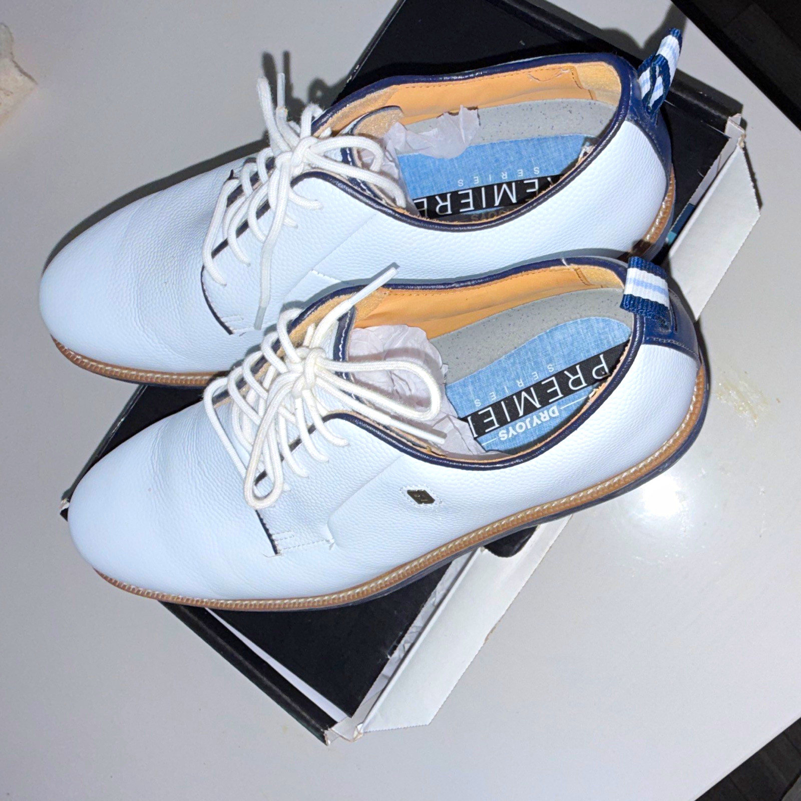 FootJoy DryJoys Premiere Spiked Golf Shoes White/Blue Leather 10.5 M 54396 FootJoy DryJoys Premiere Spiked Golf Shoes White/Blue Leather 10.5 M 54396