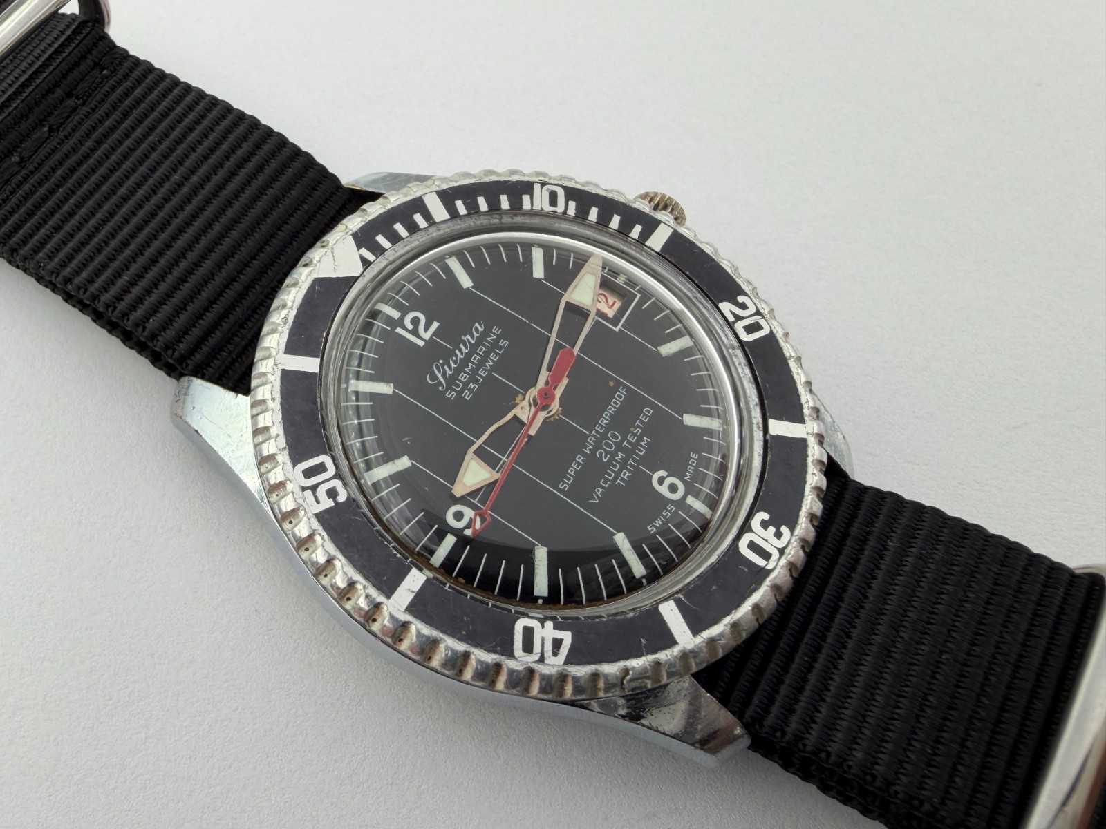 Vintage SICURA Submarine Diver 200 Super Waterproof Cal ETA 8021 Manual - 38 mm