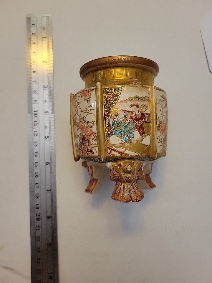 Exquisite Japanese Meiji Satsuma Tripod Jar Or Incense W/ Impeccable Decoration Exquisite Japanese Meiji Satsuma Tripod Jar Or Incense W/ Impeccable Decoration