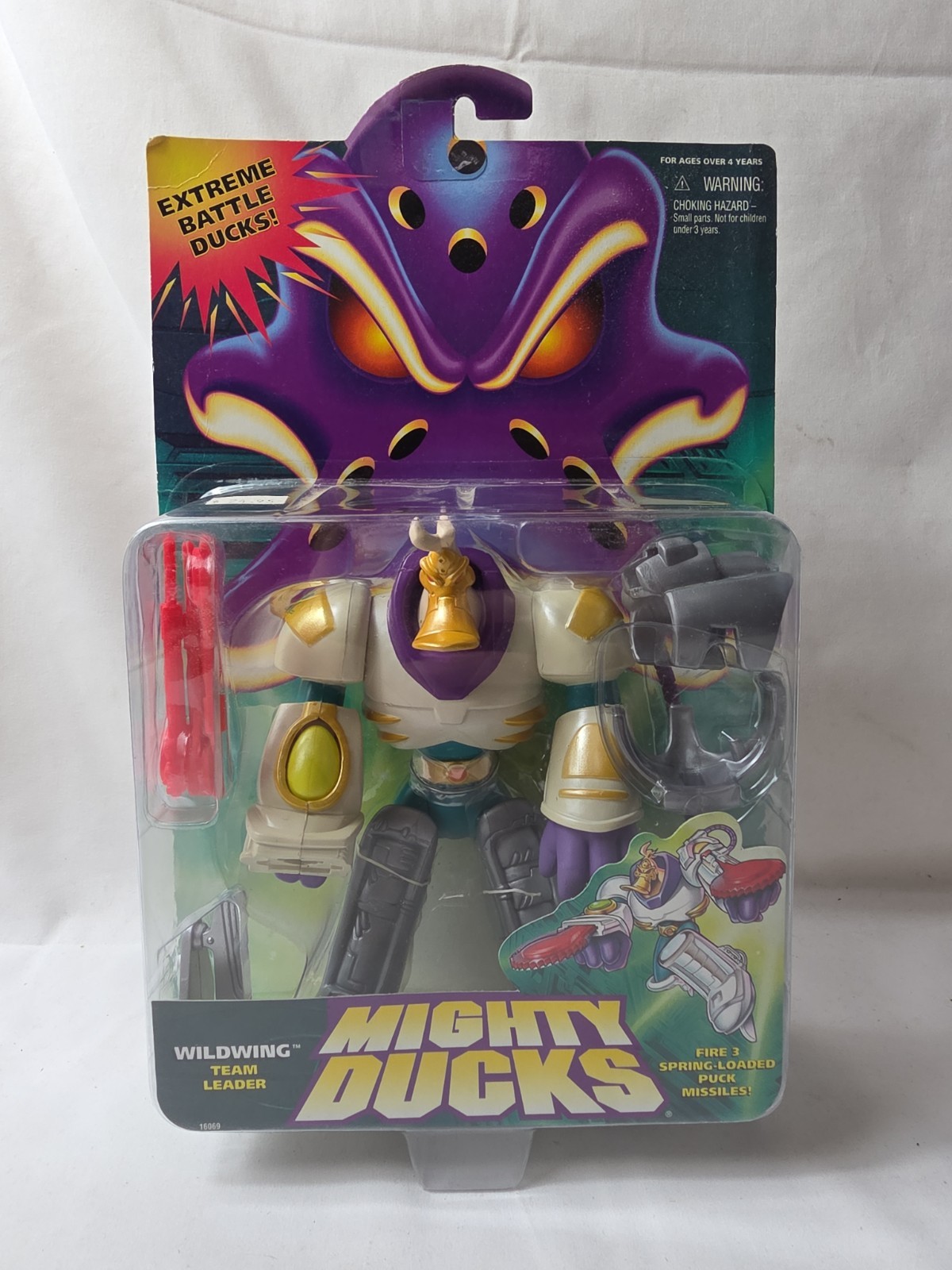 1996 Disney Mattel Mighty Ducks Wildwing Team Leader- Spring Loaded Puck Missile 1996 Disney Mattel Mighty Ducks Wildwing Team Leader- Spring Loaded Puck Missile