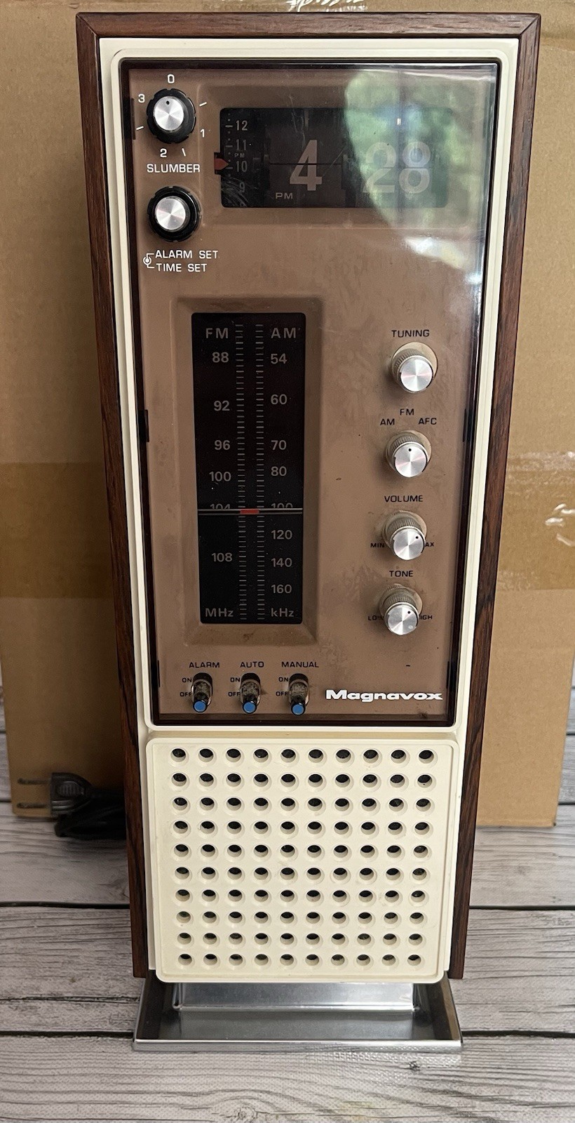 Vintage 1972 Magnavox Flip Clock AM/FM Alarm  Radio Model 1R1784 Working