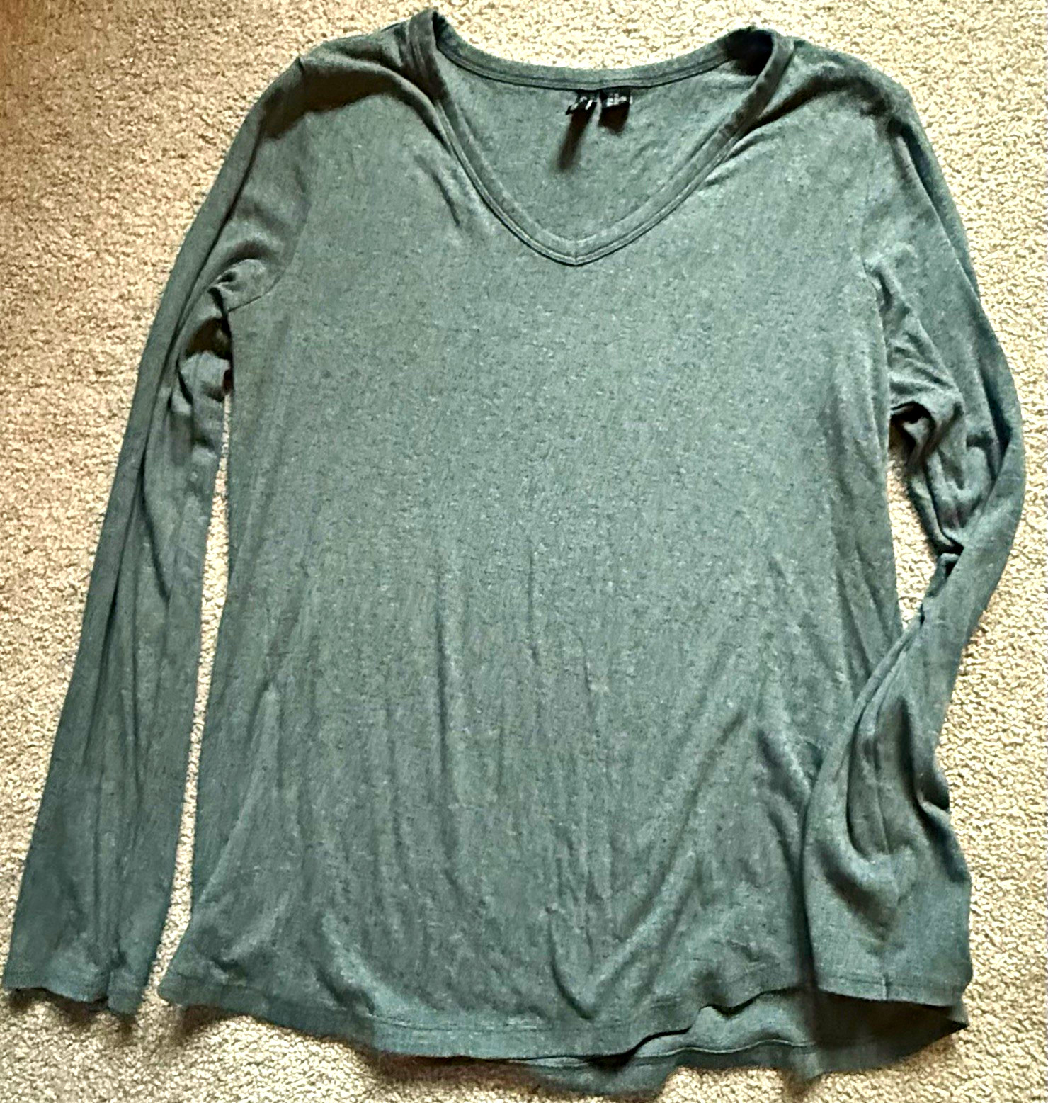 Cynthia Rowley Women’s XL Gray V-Neck Long Sleeve Knit Stretch Pullover Tee Cynthia Rowley Women’s XL Gray V-Neck Long Sleeve Knit Stretch Pullover Tee