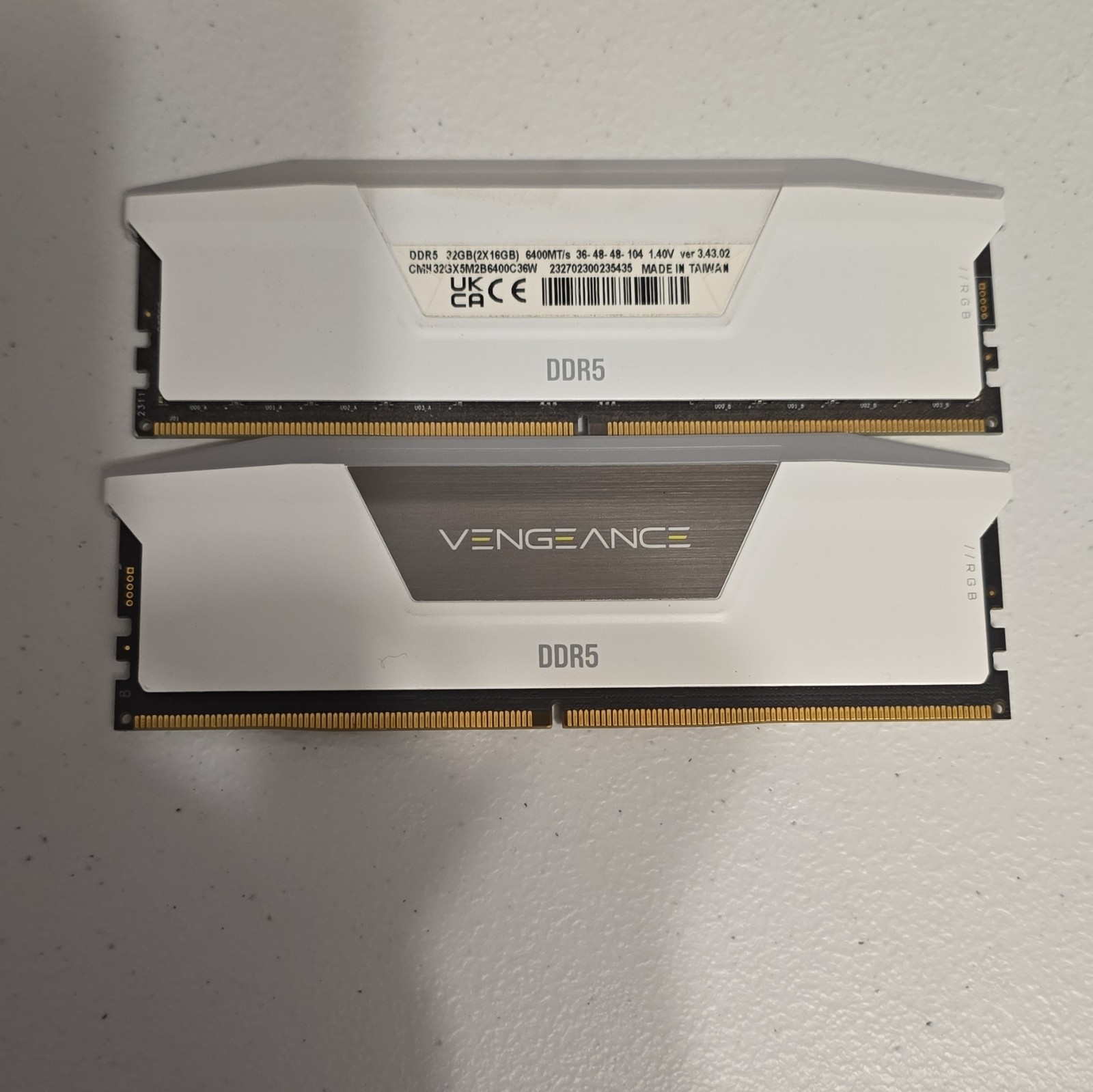 Corsair Vengeance RGB 32GB (2x16GB) DDR5-6400 DIMM White Corsair Vengeance RGB 32GB (2x16GB) DDR5-6400 DIMM White
