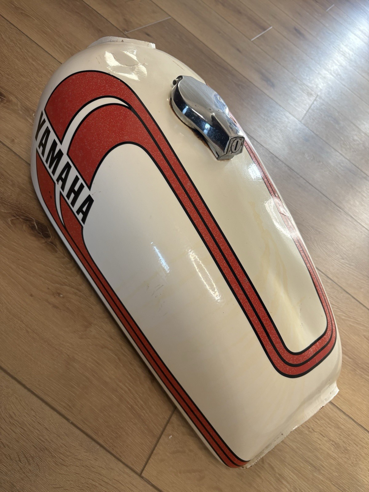 1975 Yamaha RD 250 Fuel Gas Tank, Cap, White, Stripes, MISSING KEY
