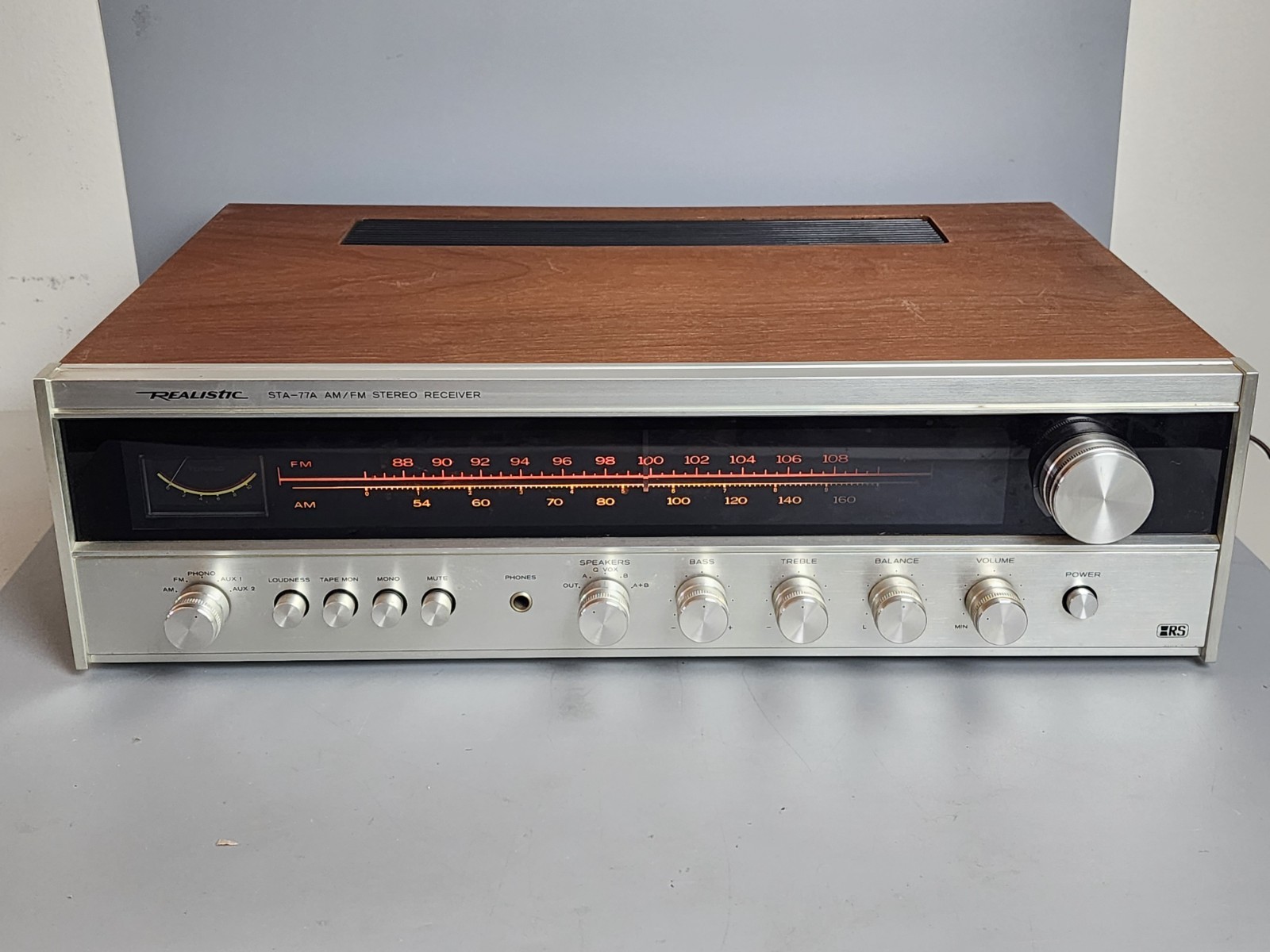 Realistic STA-77 AM/FM Stereo Receiver (1977) Silver Walnut
