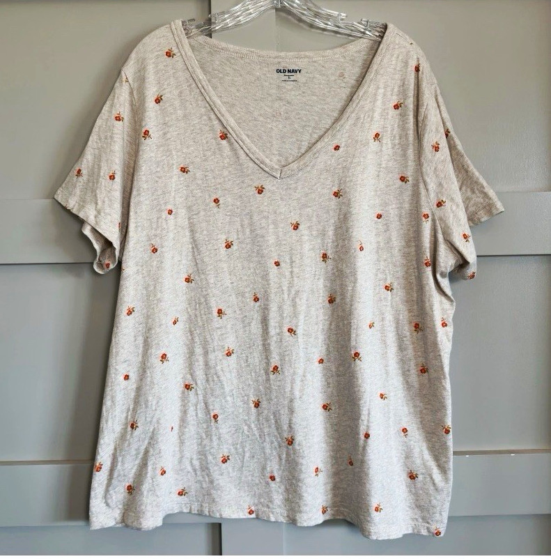 Women’s Beige Floral V-Neck Short Sleeve Knit Pullover T-Shirt Top.