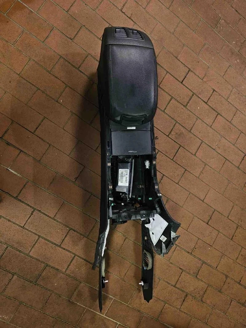 2013-19 Ford Taurus Front Floor Center Console W/O Ambient Interior Light Black