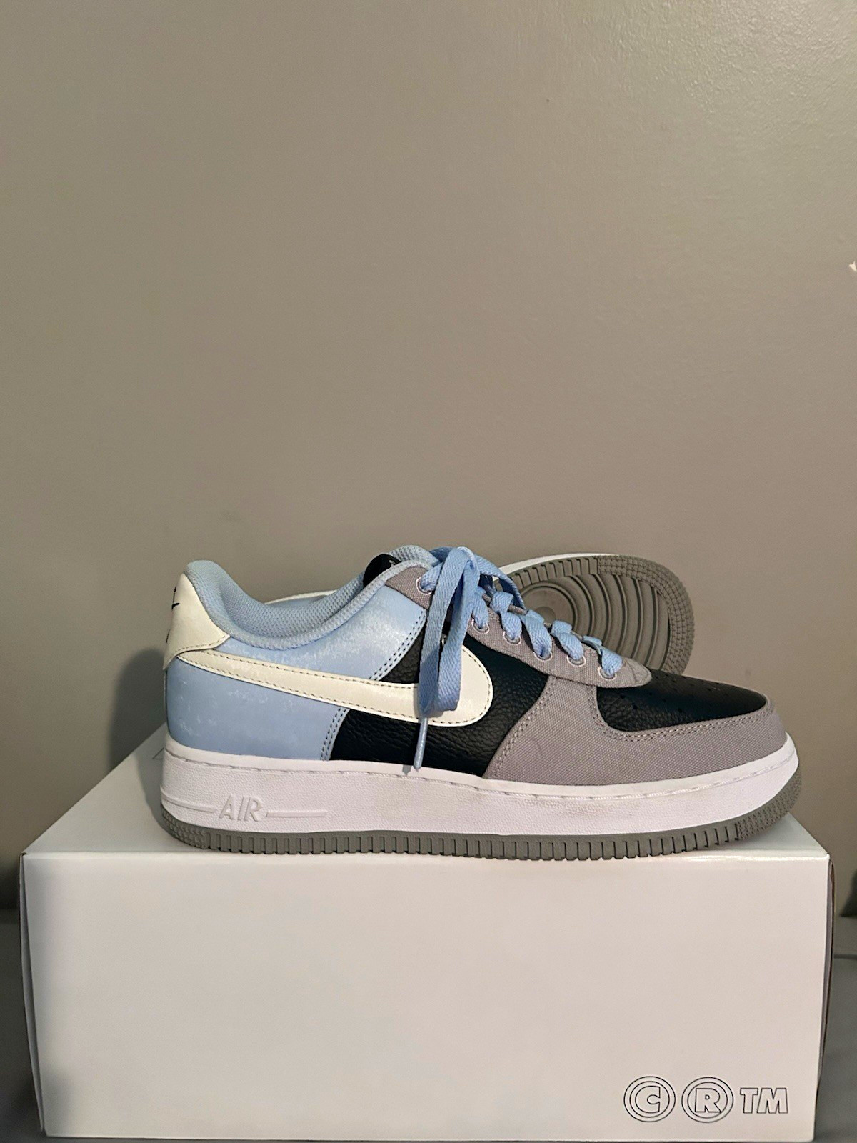Nike Men’s Blue Athletic Sneakers US Size 7 Nike Men’s Blue Athletic Sneakers US Size 7