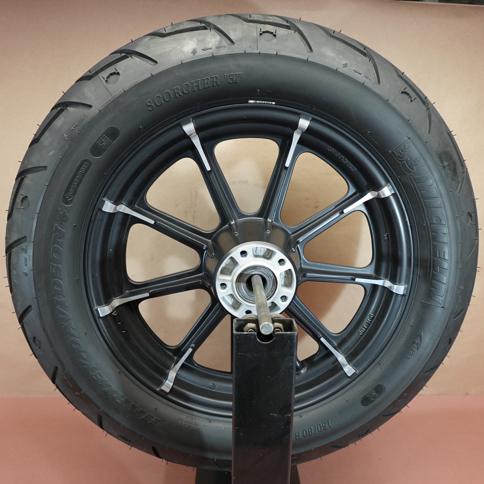 09-22 Harley Davidson Iron 883 XL883N Rear Michelin Tire Rim Wheel 150/80 B16