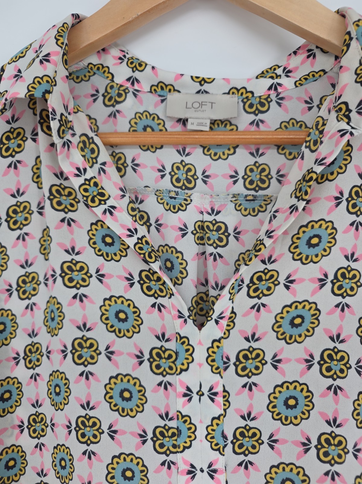 LOFT Sleeveless Collared Blouse Size Medium Floral Whimsy 
