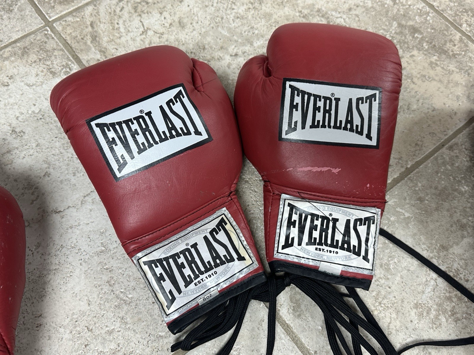 Everlast Professional Lace-Up Leather Boxing Gloves 8oz – Fight worn