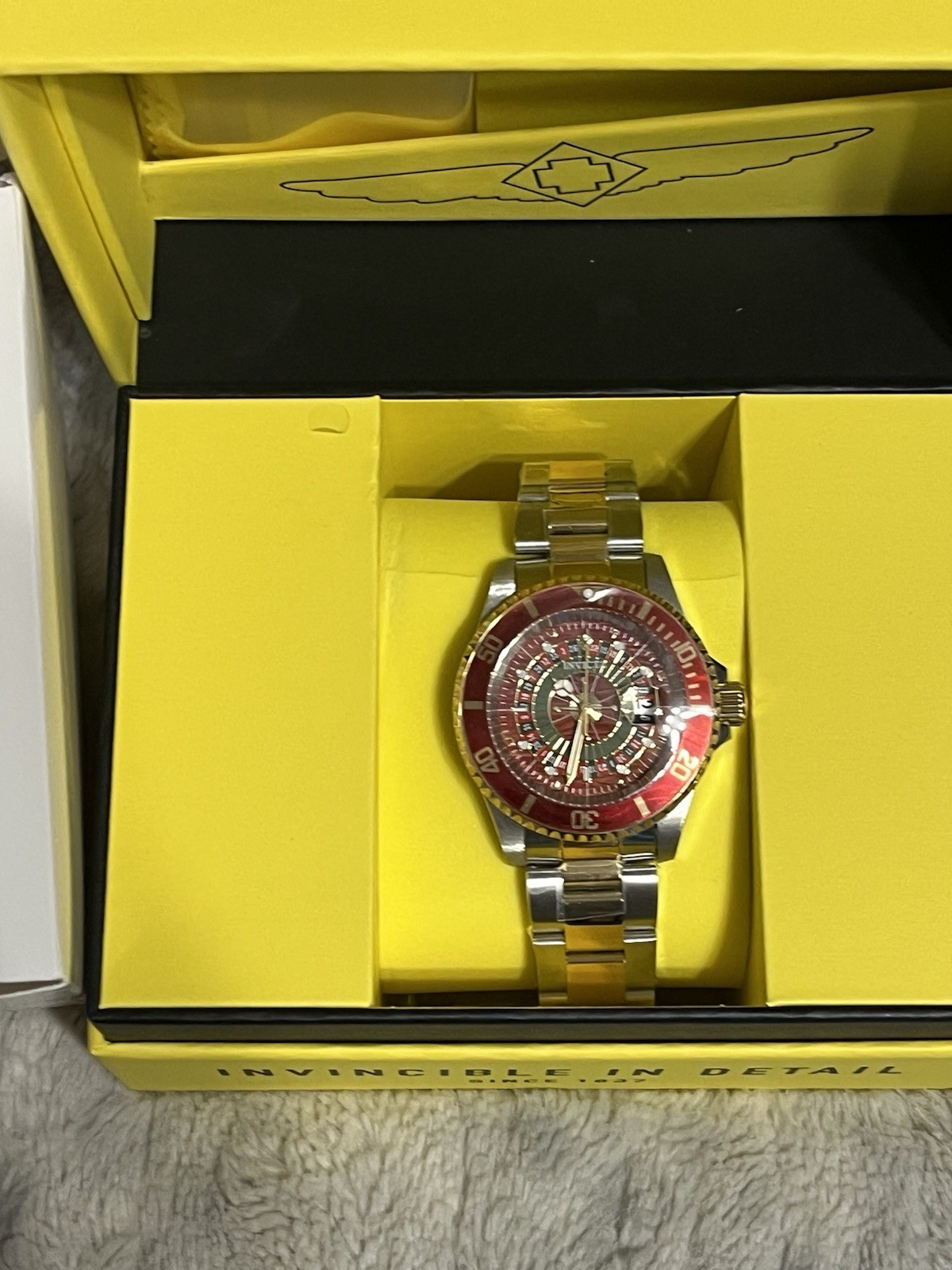 Invicta Pro Diver House Of Cards Men’s Watch 40mm TWO TONE Invicta Pro Diver House Of Cards Men’s Watch 40mm TWO TONE