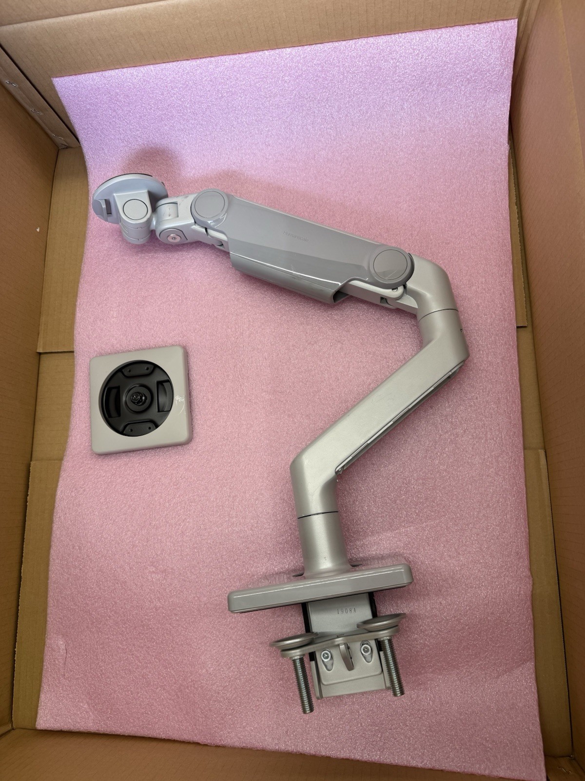 Humanscale M8.1 Adjustable Single Monitor Arm Desk Mount Gray Used Humanscale M8.1 Adjustable Single Monitor Arm Desk Mount Gray Used