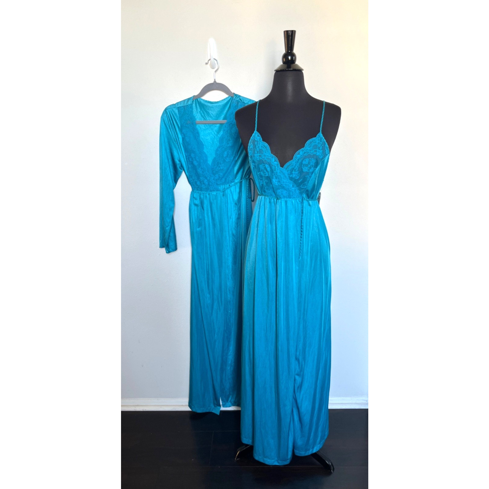 Vintage60s 70s Gilead Nylon Peignoir Set Nightgown Robe M Lace teal/sissy blue