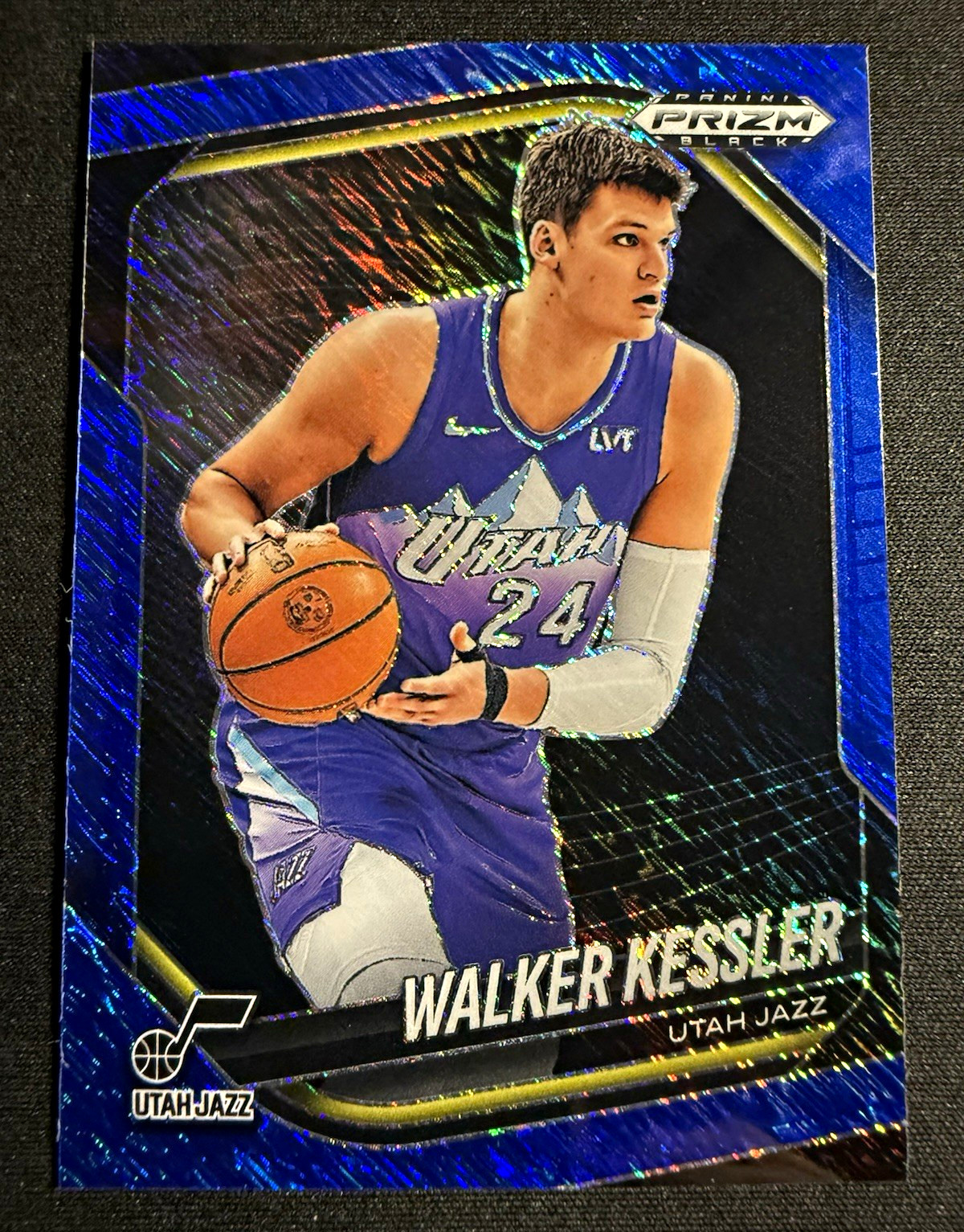 2024-25 Prizm Black - Walker Kessler #98 Blue Shimmer /35