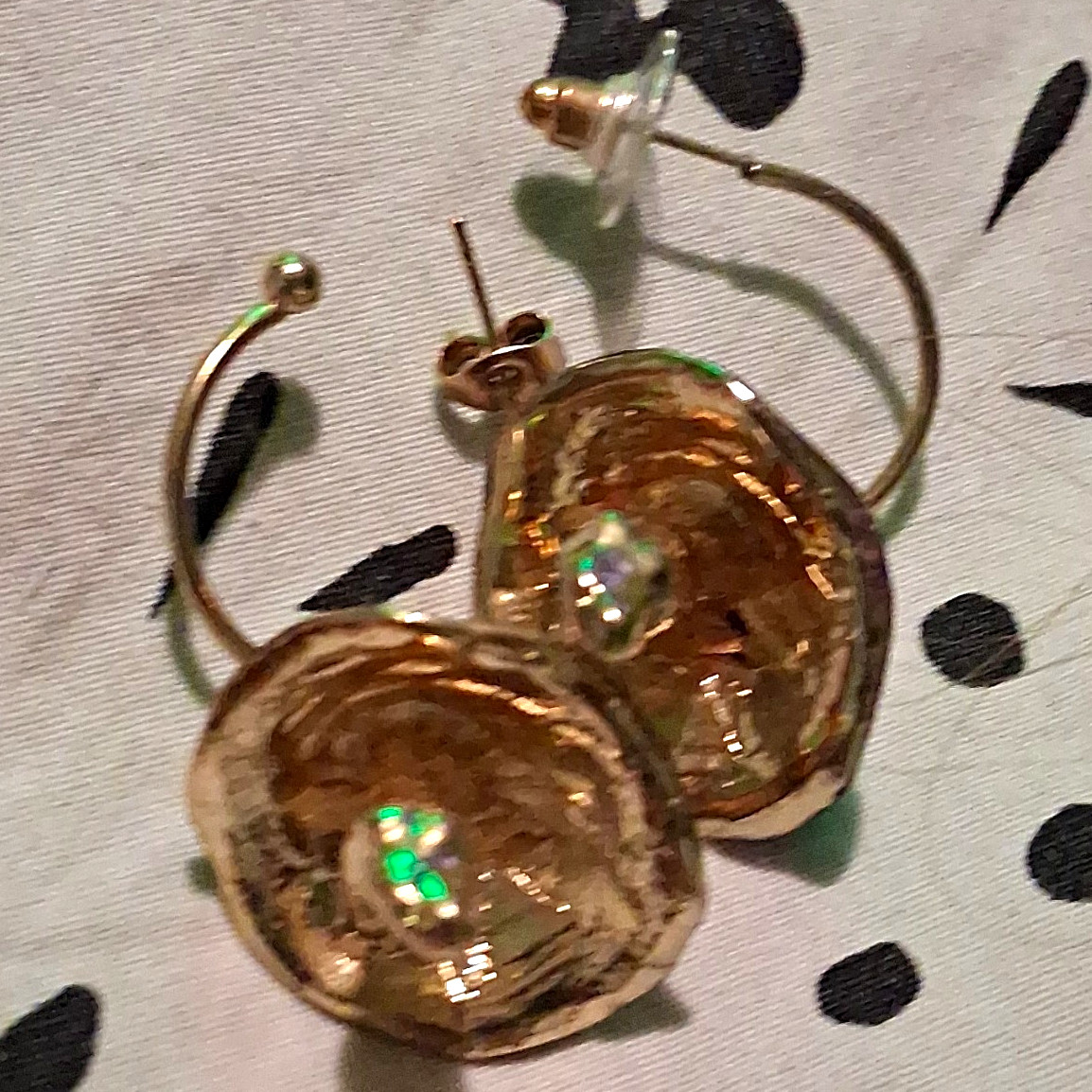 Gold Tone Round Dangle/Drop Hook Lobe Earrings, No Stone, Metal Gold Tone Round Dangle/Drop Hook Lobe Earrings, No Stone, Metal
