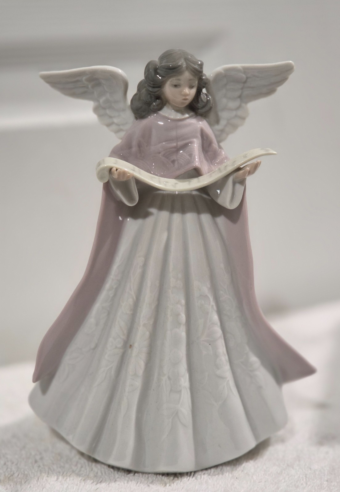 Lladro 1991 Glossy Figurine “Pink Singing Angel” #5831 Tree Topper - retired Lladro 1991 Glossy Figurine “Pink Singing Angel” #5831 Tree Topper - retired