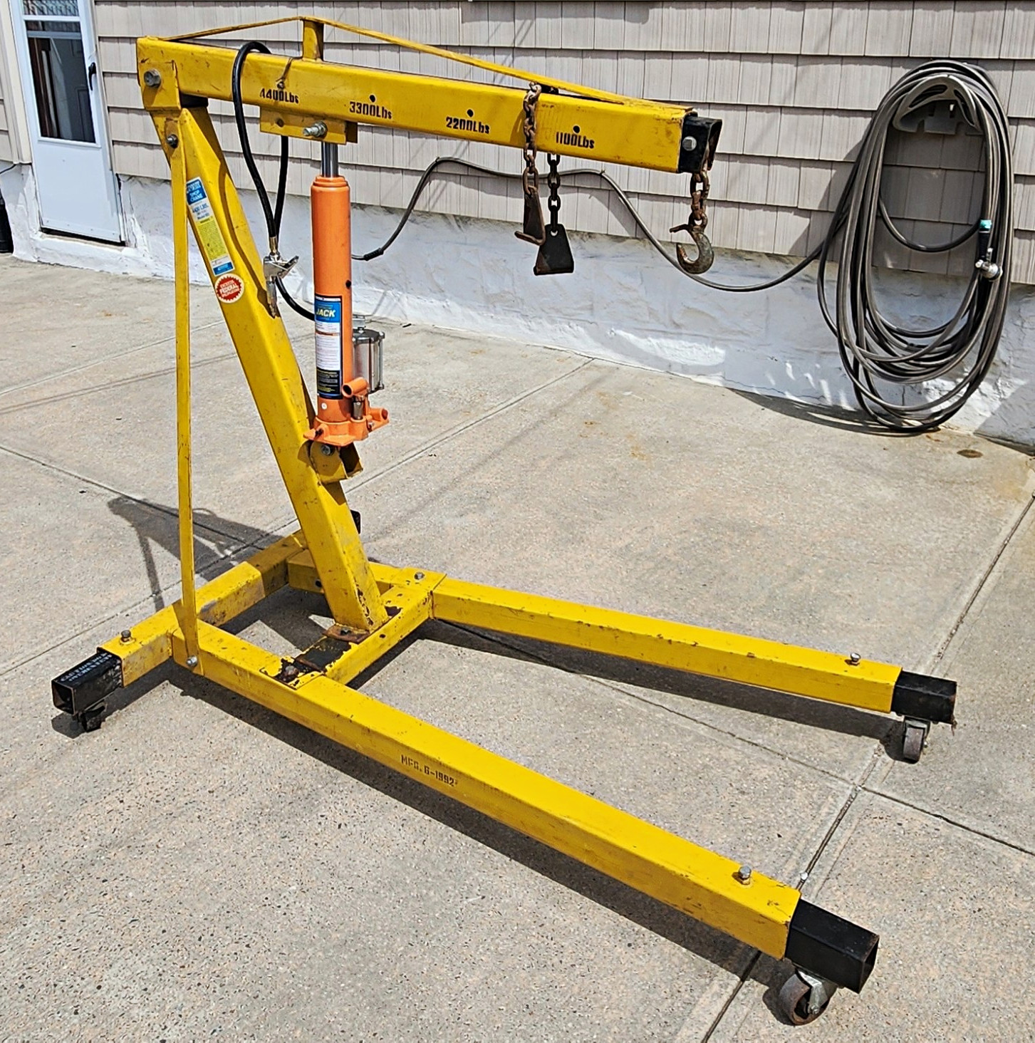 Max Shop Crane 4400 Pnd With 8 Ton Air/Manual Round Bottom Jack