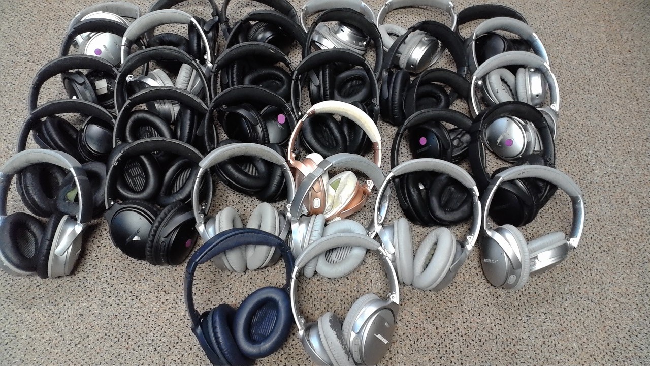 LOT of 32 Pairs of Bose QC35 Series 2 Noise Cancelling Headphones